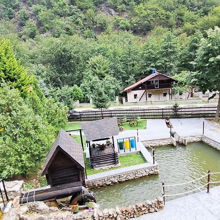 Hanul Vanatorului Gureni Exterior foto