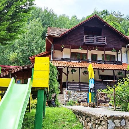 Hanul Vanatorului Gureni Exterior foto