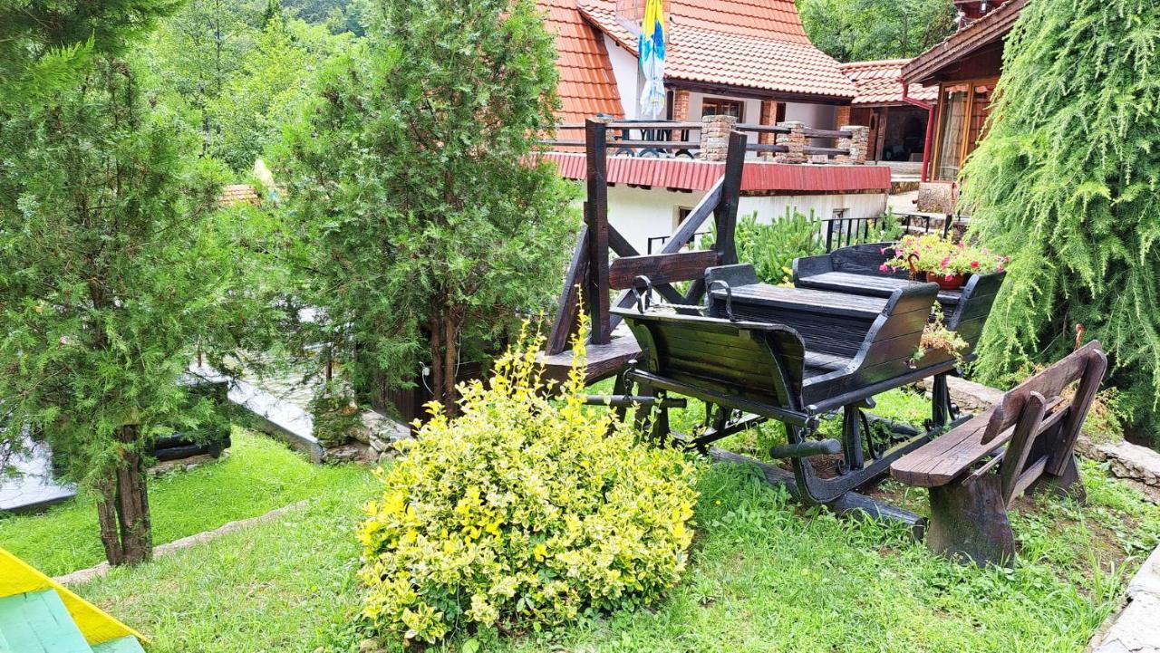 Hanul Vanatorului Gureni Exterior foto