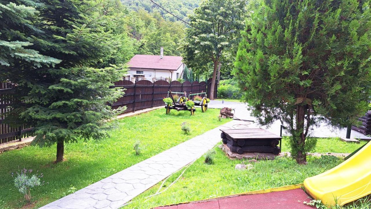 Hanul Vanatorului Gureni Exterior foto